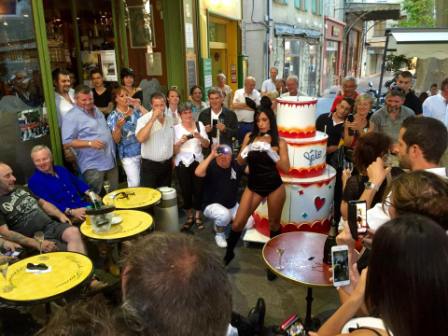 gateau-geant-petit-modele