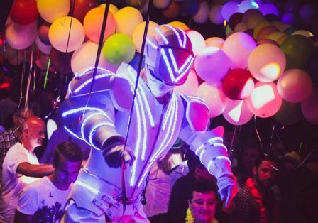 performer-robot-a-led-amiens-la-rochelle