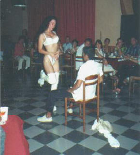 strip-teaseuse-au-restaurant